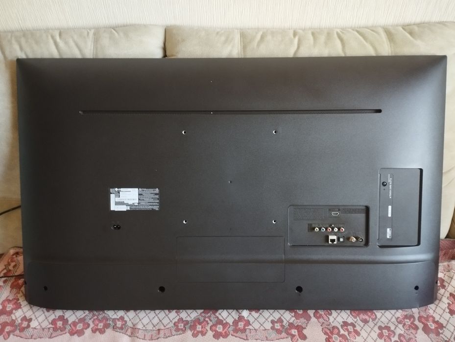 Смарт телевизор LG 43"