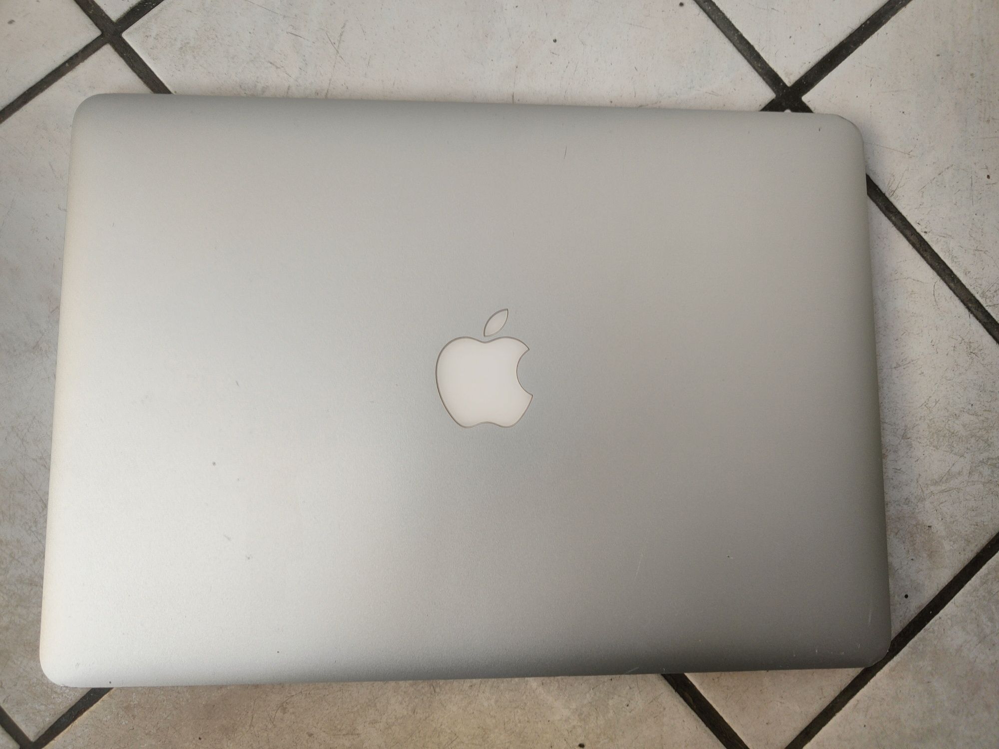 Sprzedam Macbook Air  i5/4gb RAM/256gb MacOS Sonoma Możliwość Wysyłki