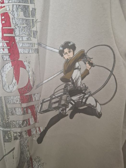 Sweat attack on titan Bershka