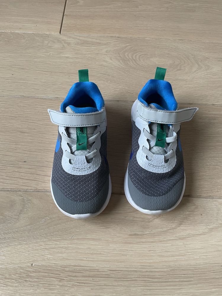 Buty dzieciece Nike r. 25 14cm