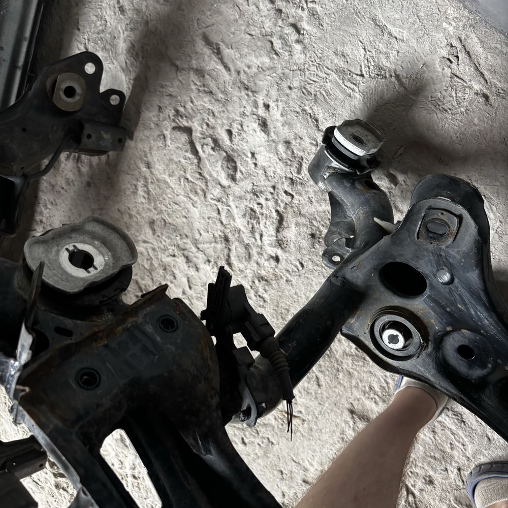 8w0505235ak Подрамник задний балка подушка Audi A4 B9 8W quattro