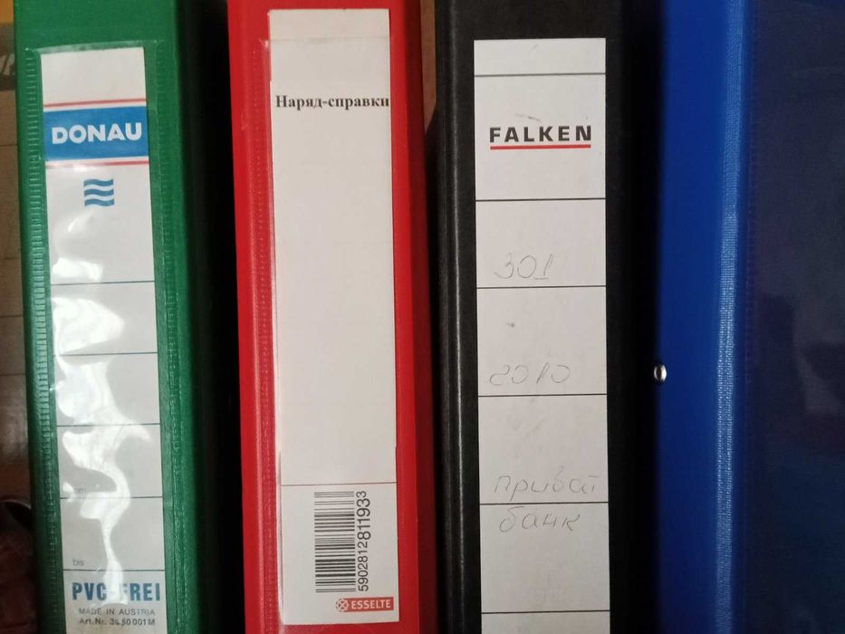 Продам папку- регистратор канцелярскую бу 5 см