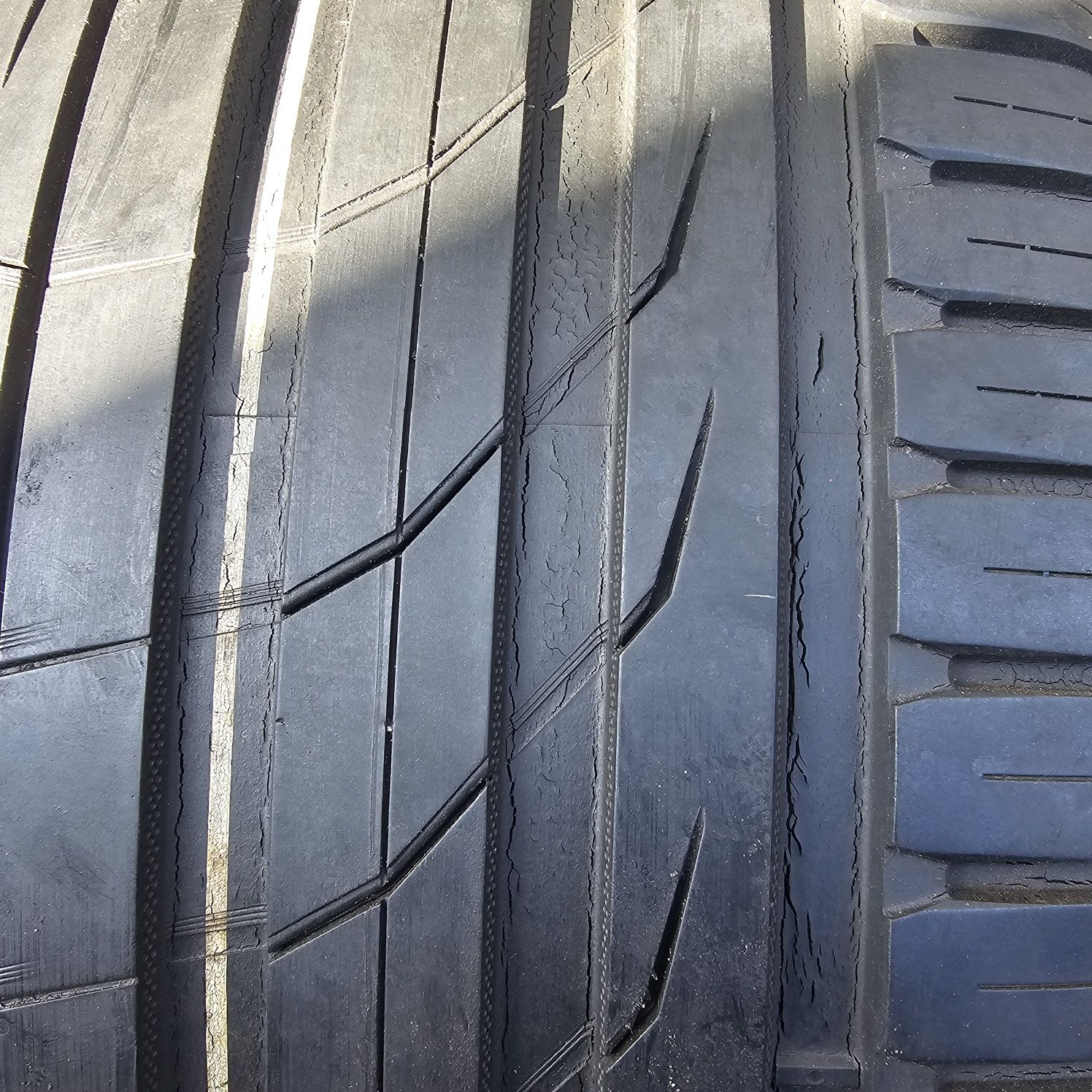 Шины 295/35 R21 107Y Nokian 3шт.