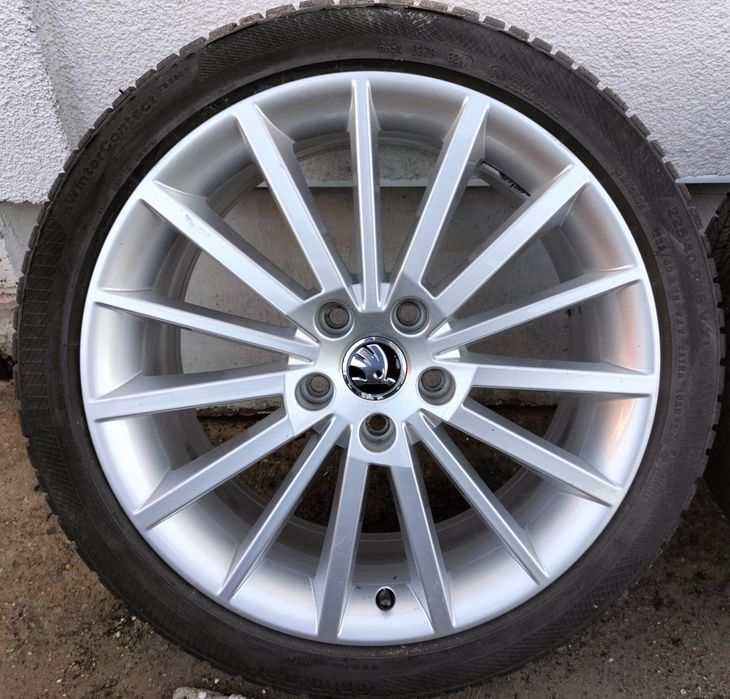Felgi z oponami zimowymi Skoda Octavia SuperB 7,5x18 ET51 5x112