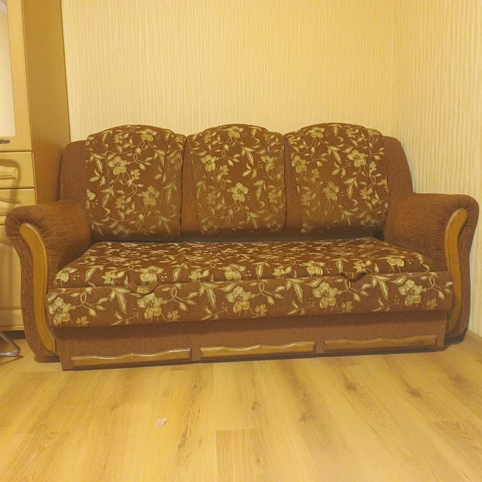 Продам диван. Состояние б/у нормальное.