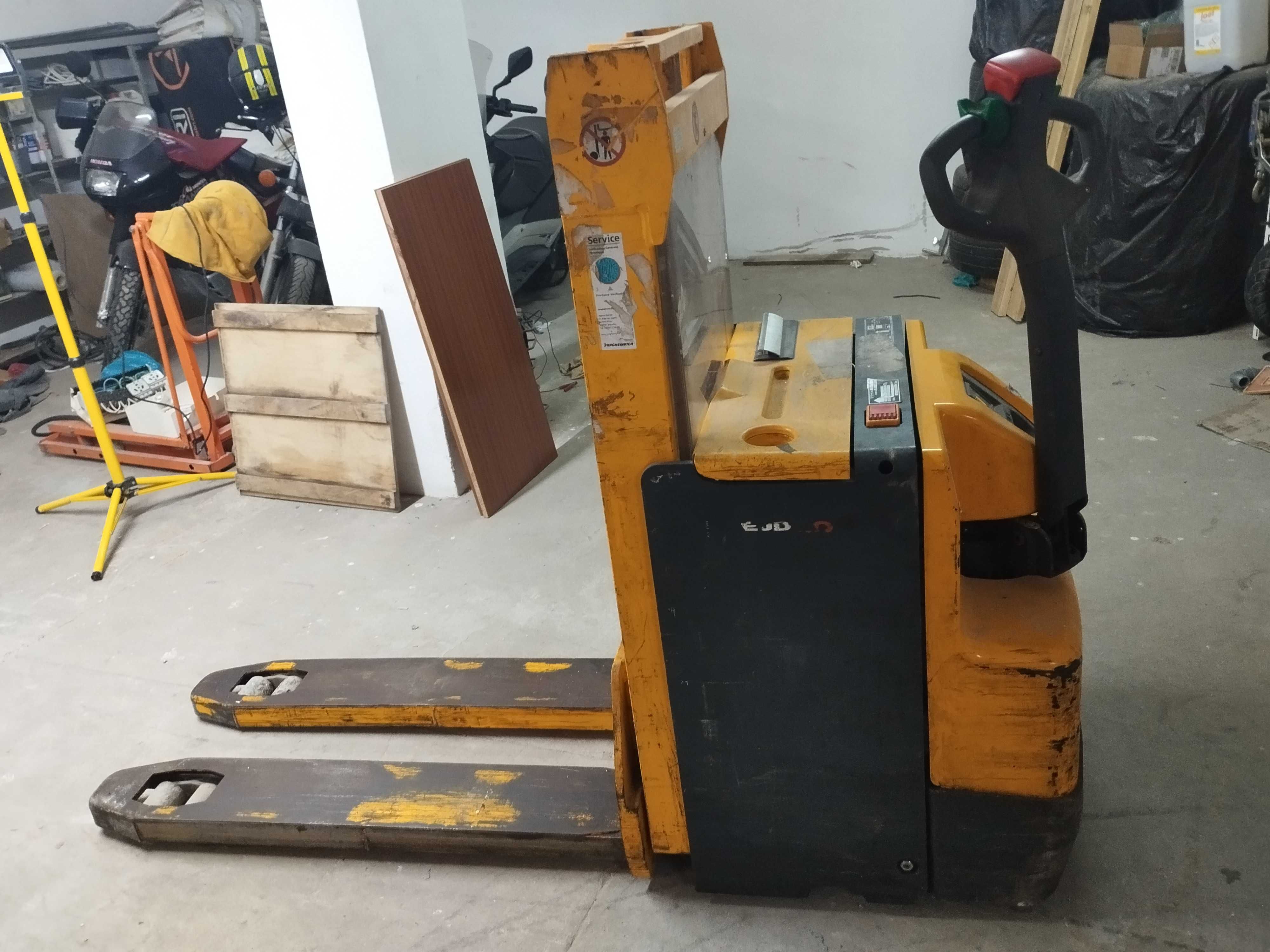 Stacker Empilhador JUNGHEINRICH