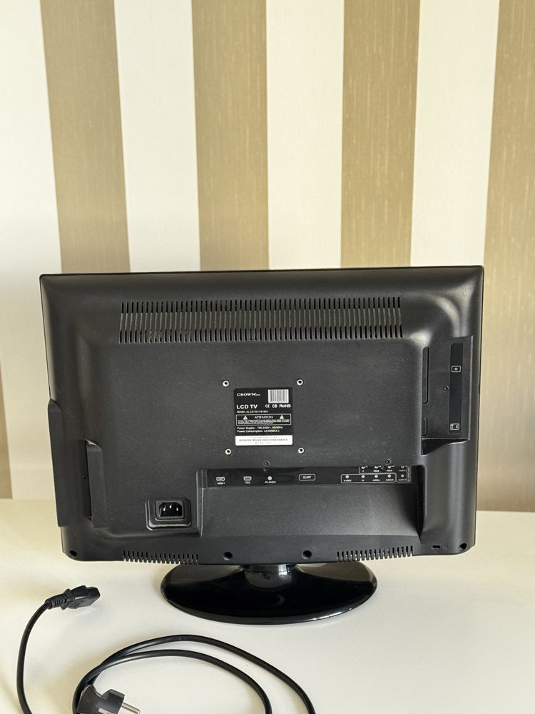 LCD TV Crown em funcionamento