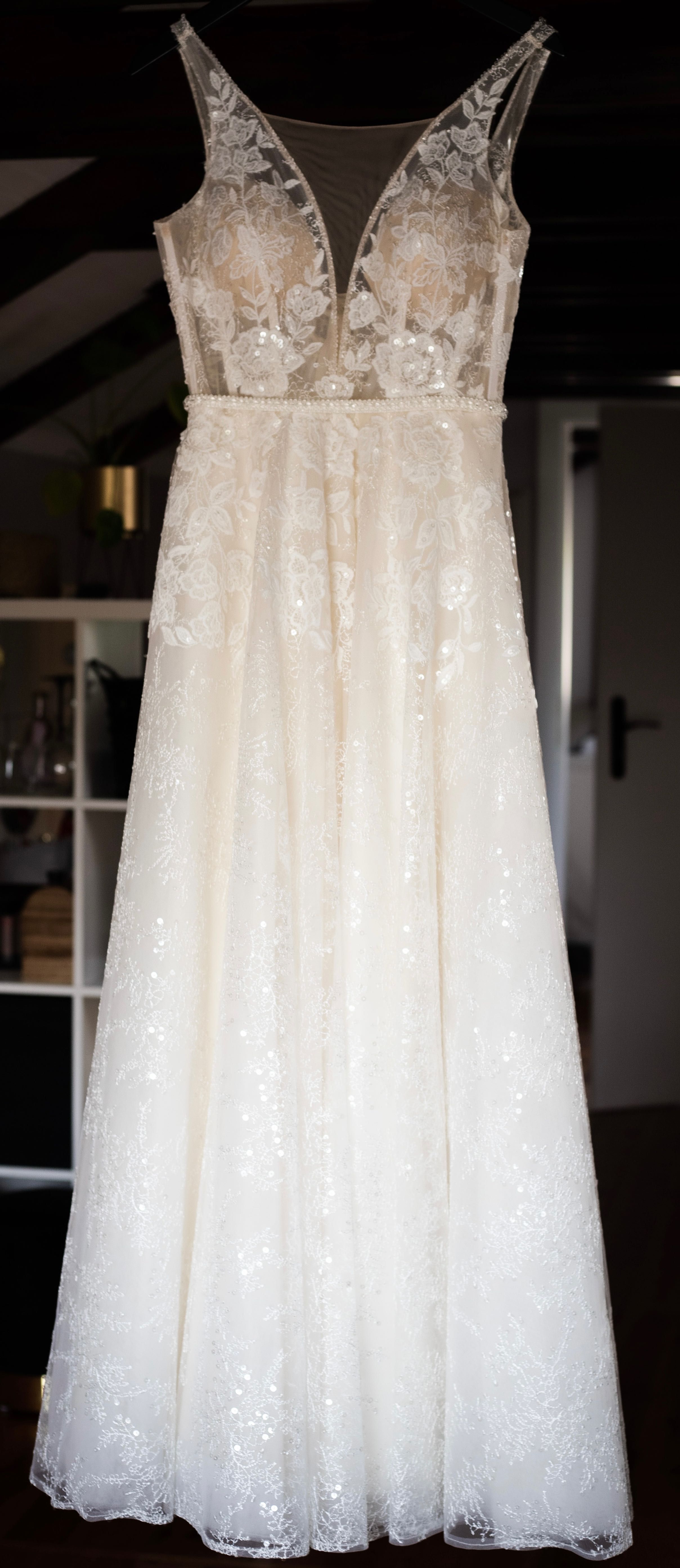 Wyjątkowa suknia ślubna 36-40 kwiaty 3d koronka aplikacje błyszcząca