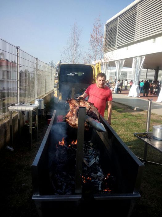 Porco no espeto e leitão assado tilcarnes