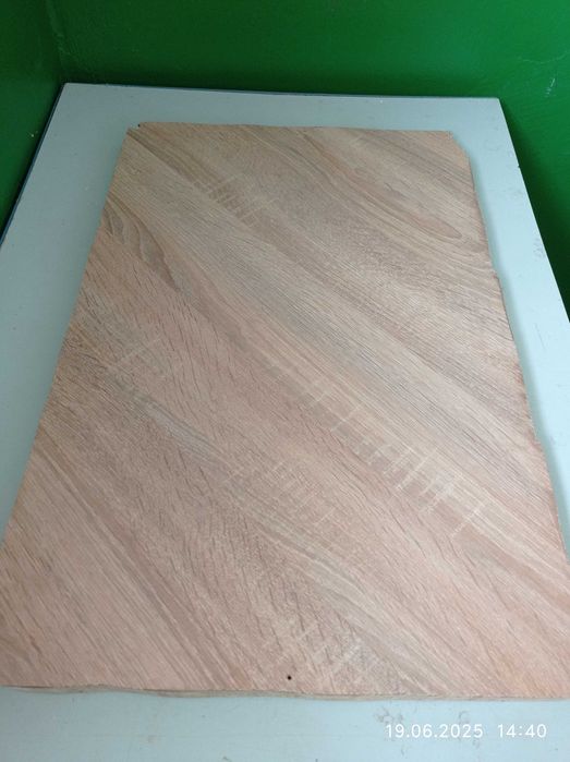 Продам 2 куска  нової стільниці  під дерево дуб сонома .