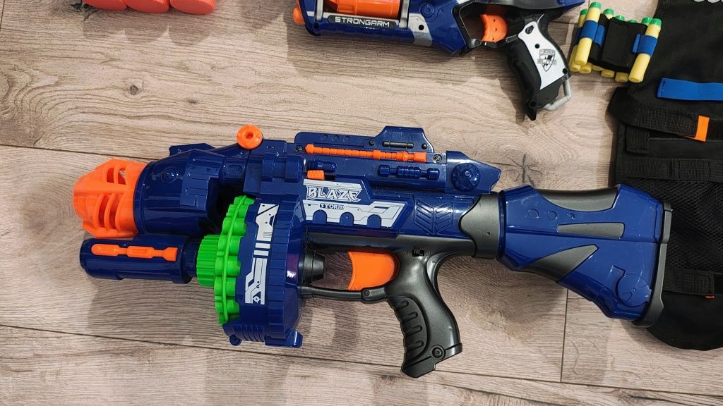 Zestaw Nerf mega zestaw BLAZE automat