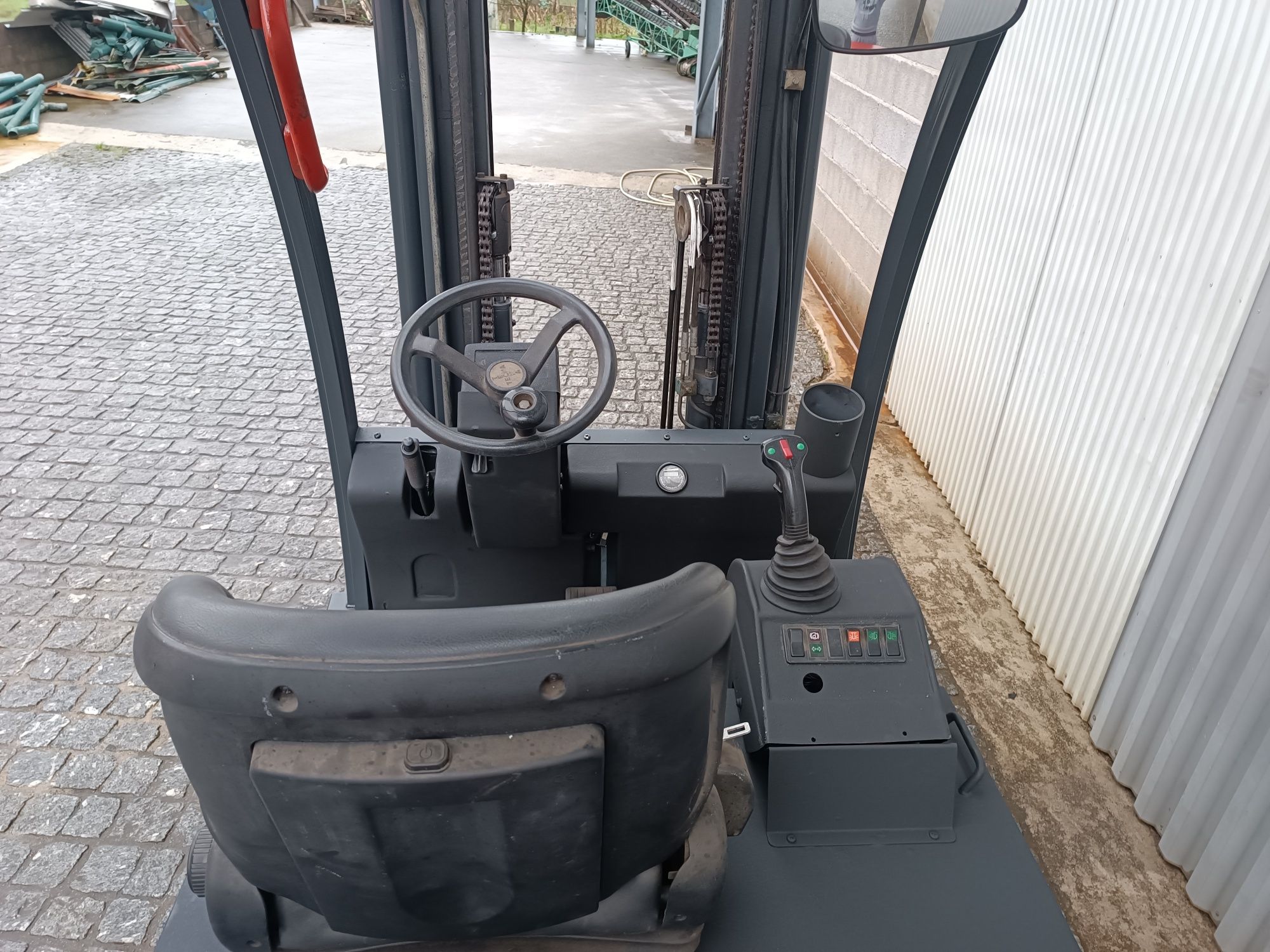 Empilhador elétrico 2000kgs triplex