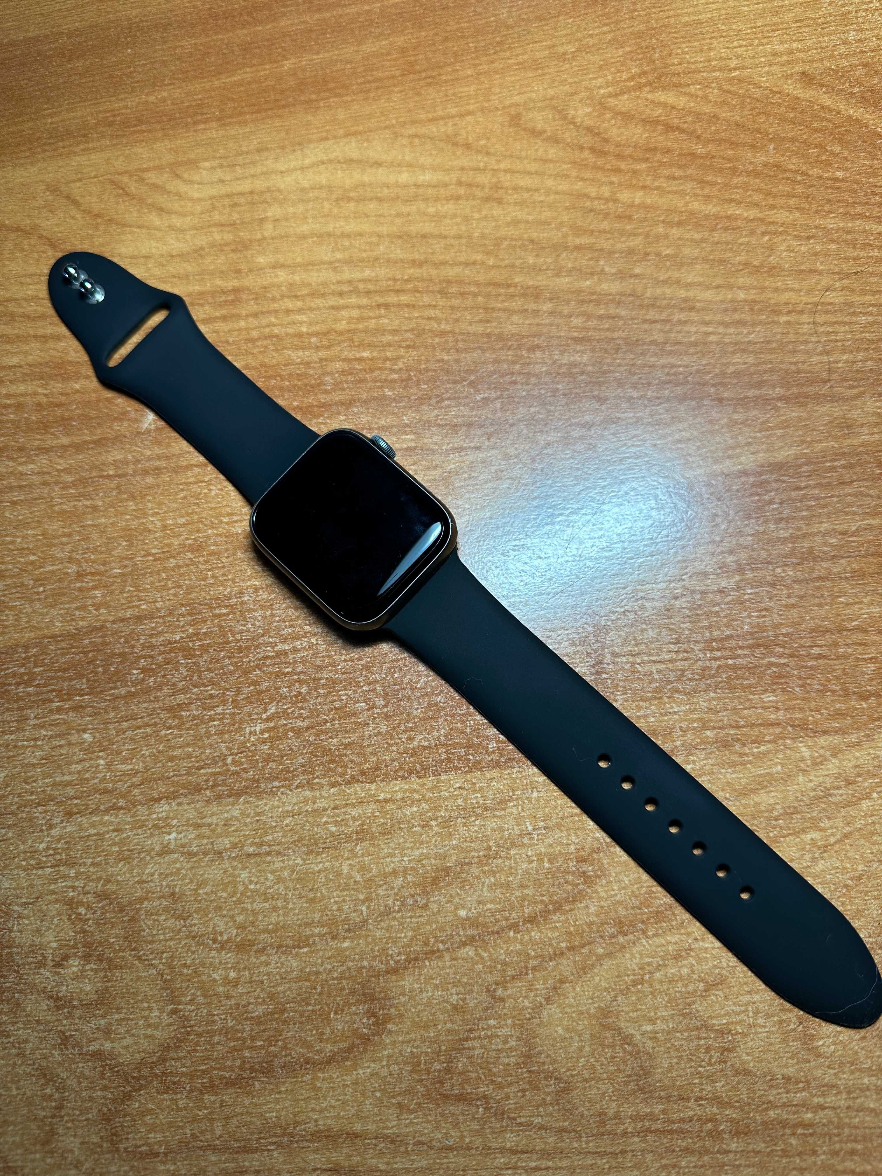 Apple Watch Series 4 (GPS + Cellular, 44MM) - Space Black Aluminum