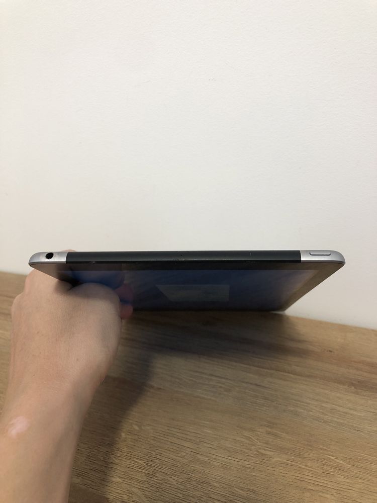 iPad 5 (2017) – 32 Gb, WiFi + LTE, 9.7”