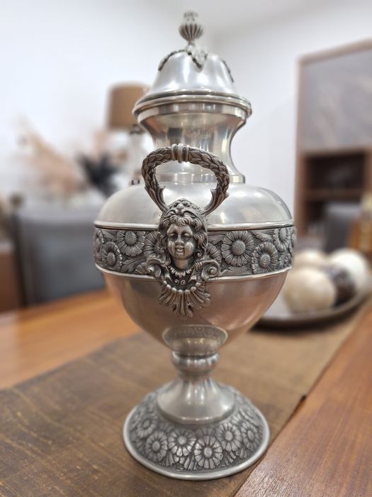 Taça decorativa em estanho