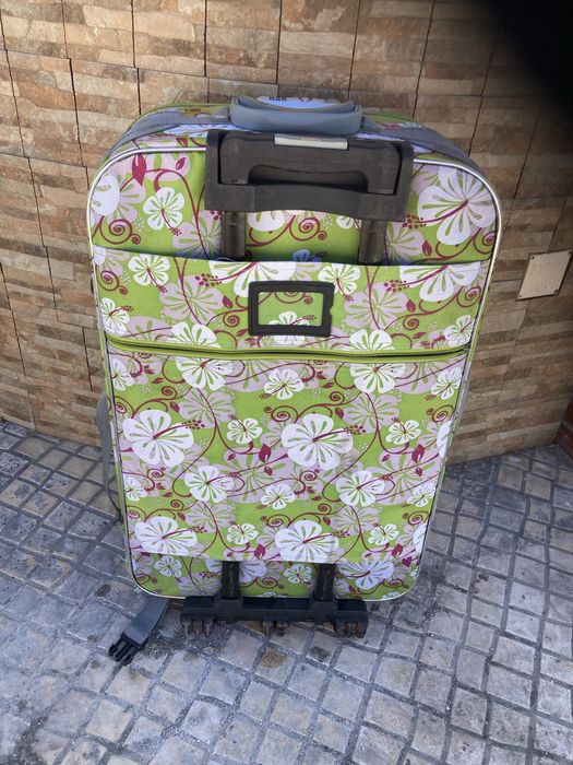 Mala de viagem de porão em bom estado