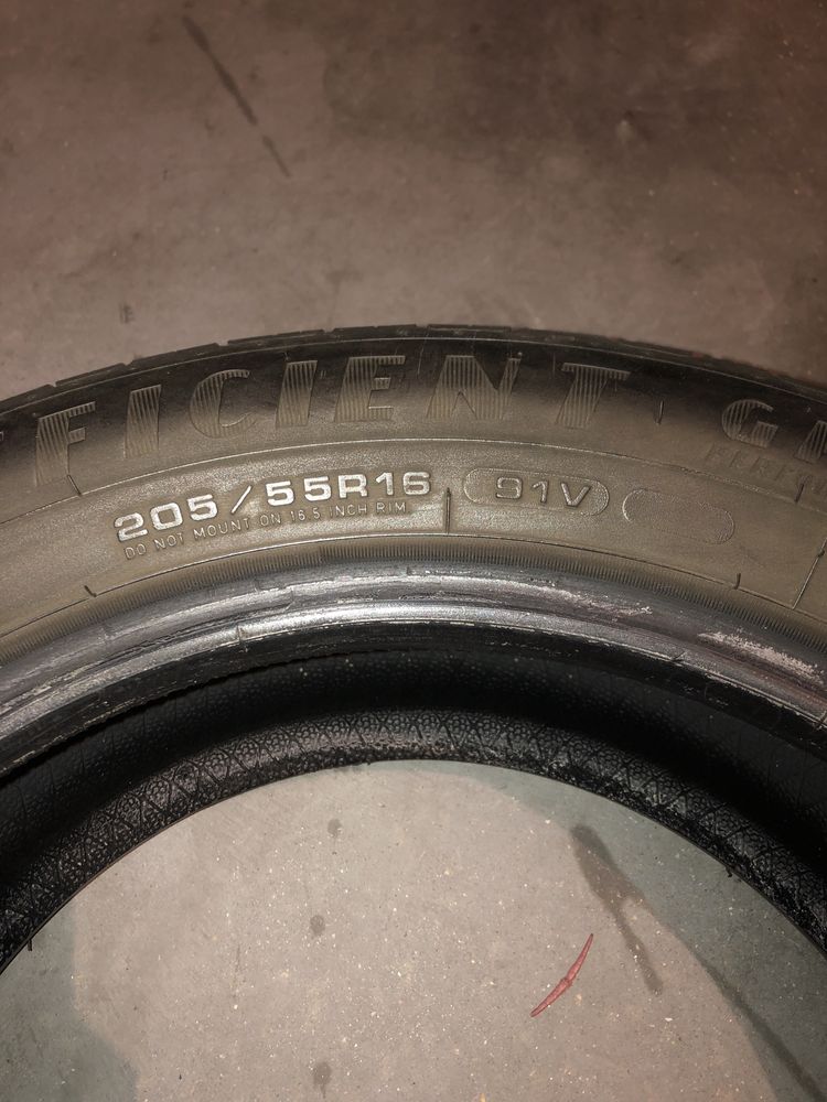 Pneu goodyear 205/55/16 como novo