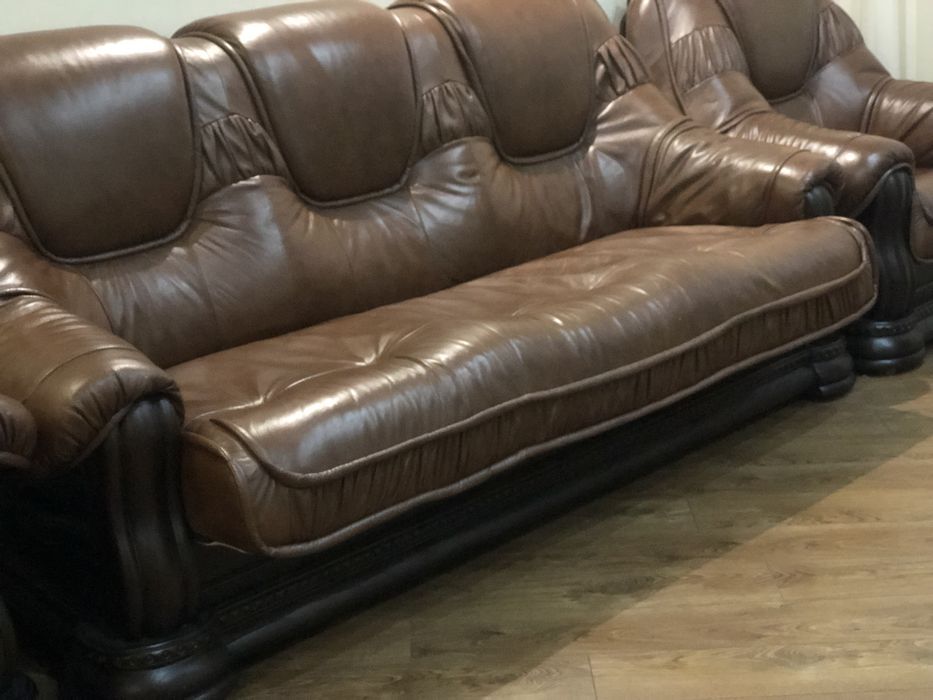 Продам шкіряний диван+2 крісла