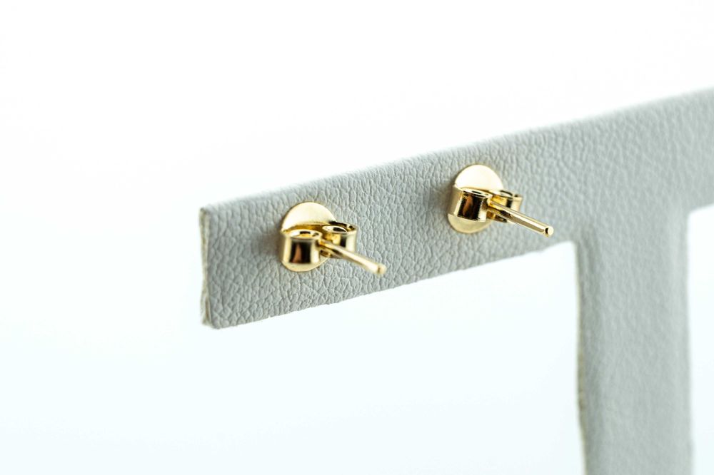 ZB557 świetne lekkie złote kolczyki serca z tłoczonym wzorem 8k sztyft