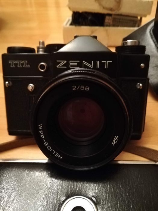 Aparat Zenit TTL z lampa i pokrowcem (futeral) - stan bardzo dobry