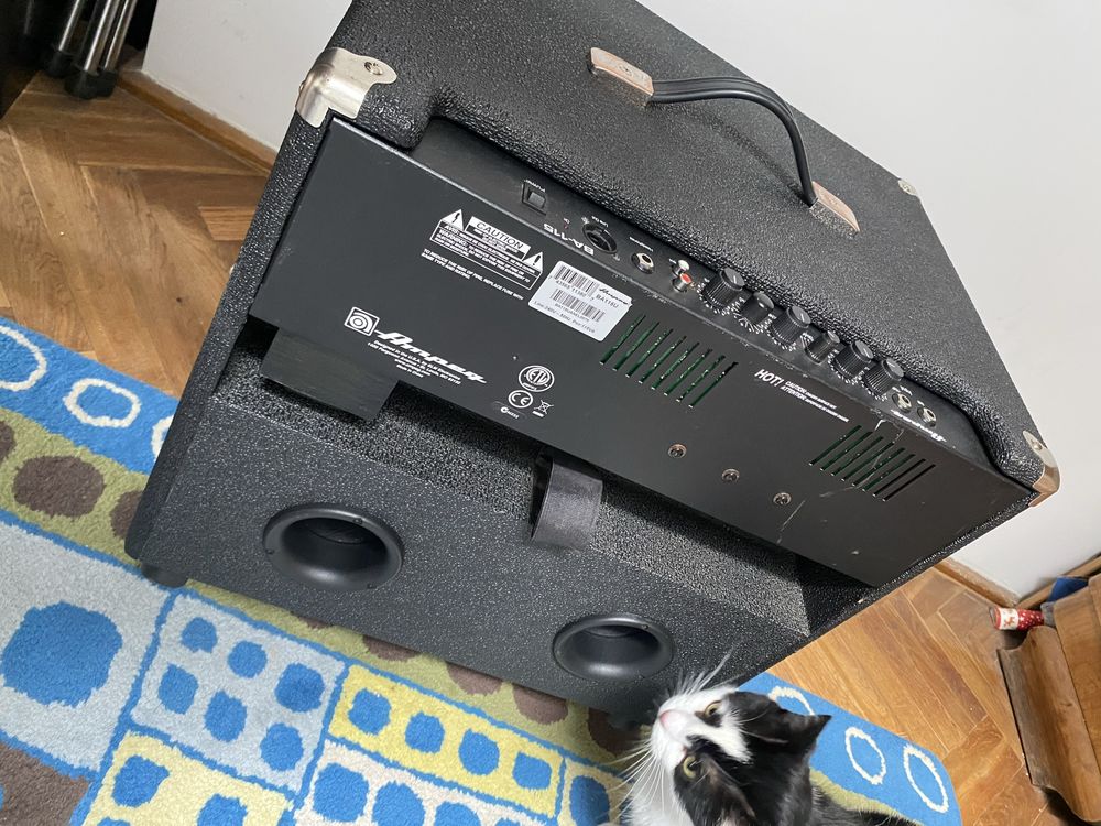 Wzmacniacz basowy Ampeg BA115 combo