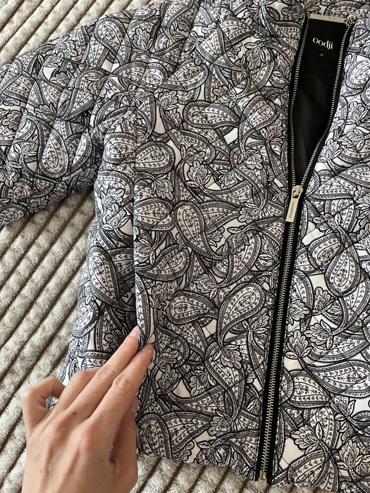 Жіночі напівкуртки Odjii 36. В стані нових.