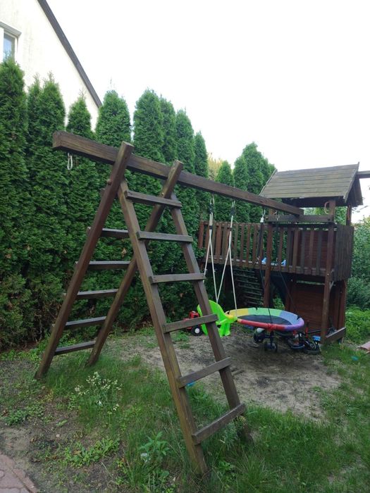 Plac zabaw, scianka, zjeżdżalnia