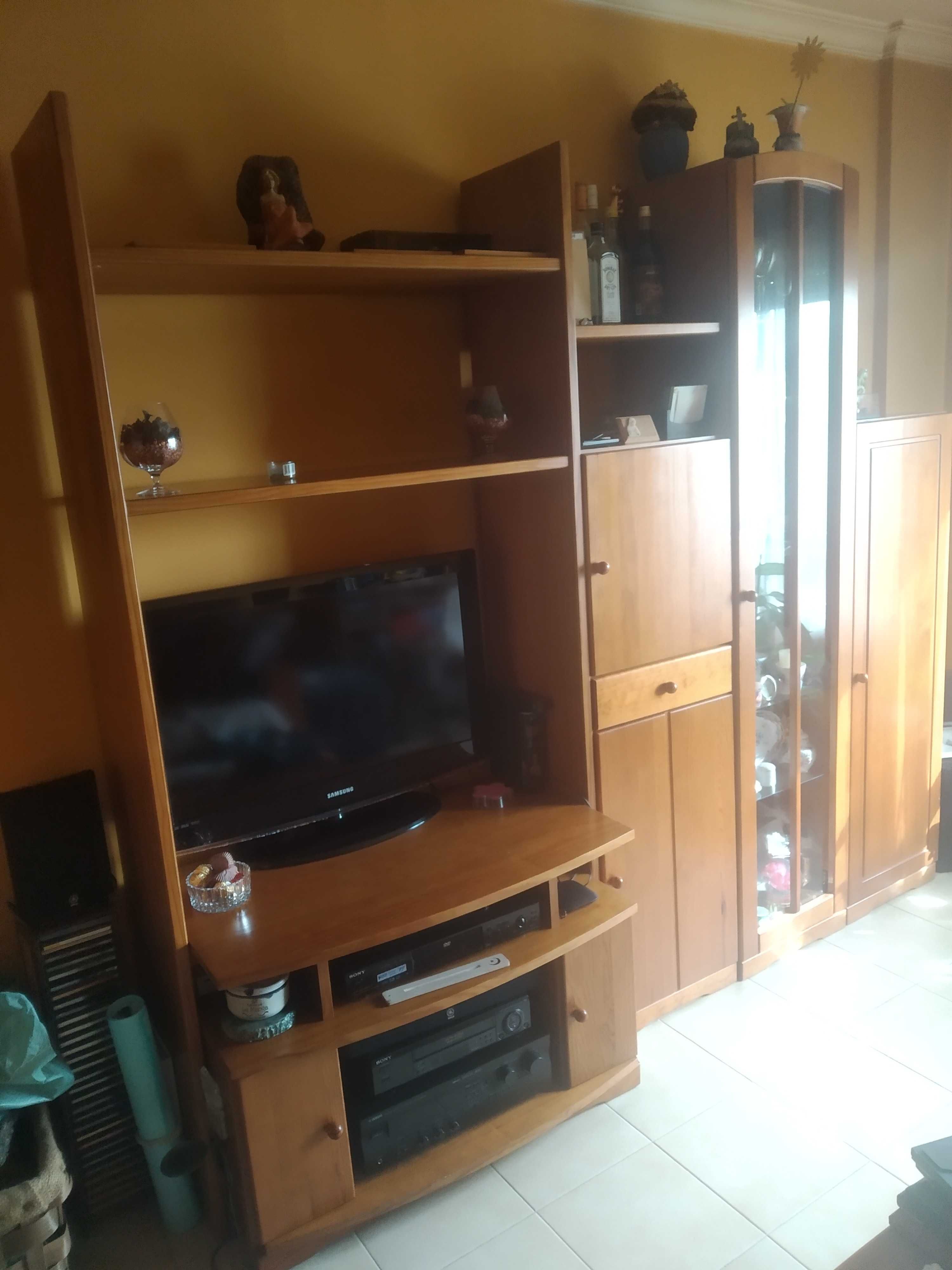 Móvel de Sala em pinho mel