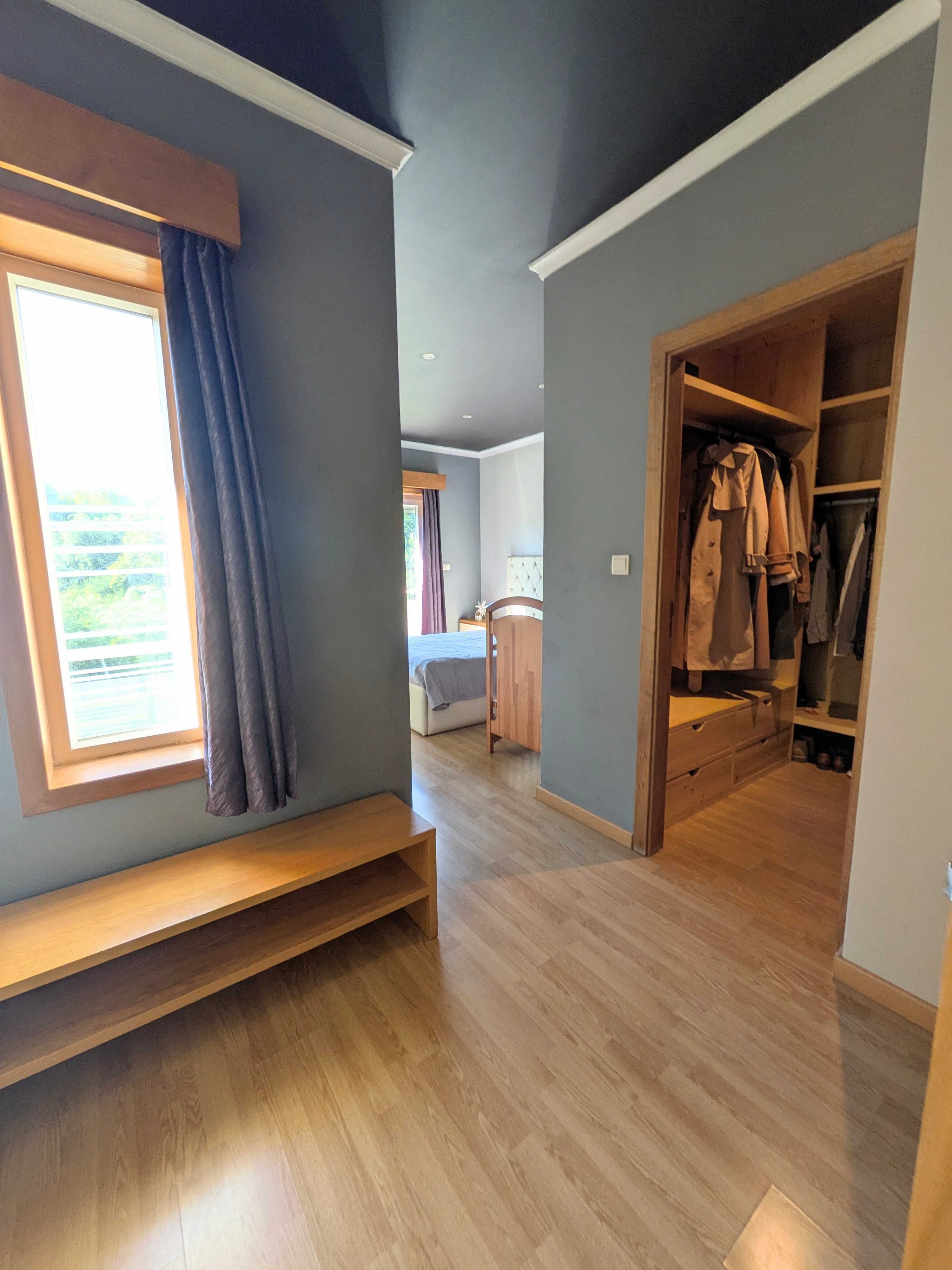 Apartamento T3+1 Duplex com 4 varandas, suíte com closet e escritório
