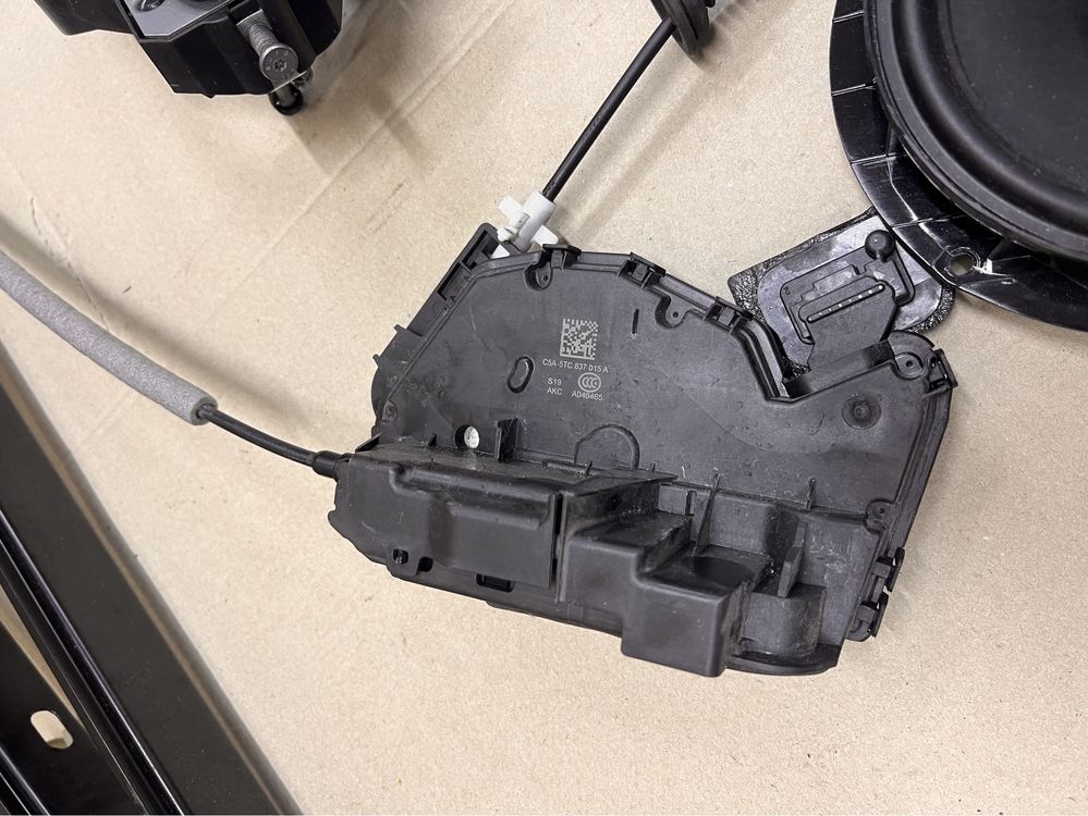 Ручка замок передніх дверей Volkswagen Crafter MAN TGE