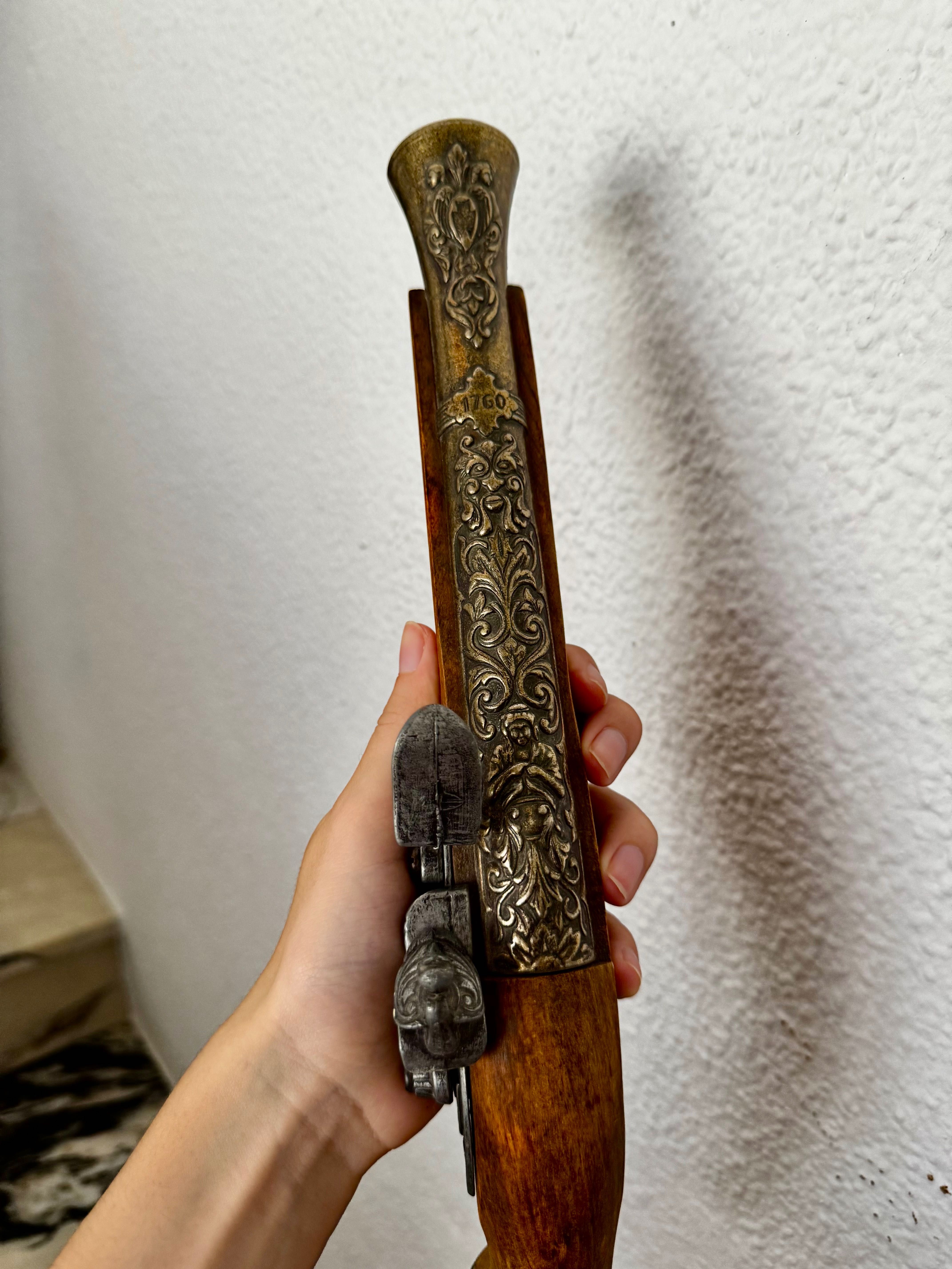 Réplica de Pistola antiga decorativa