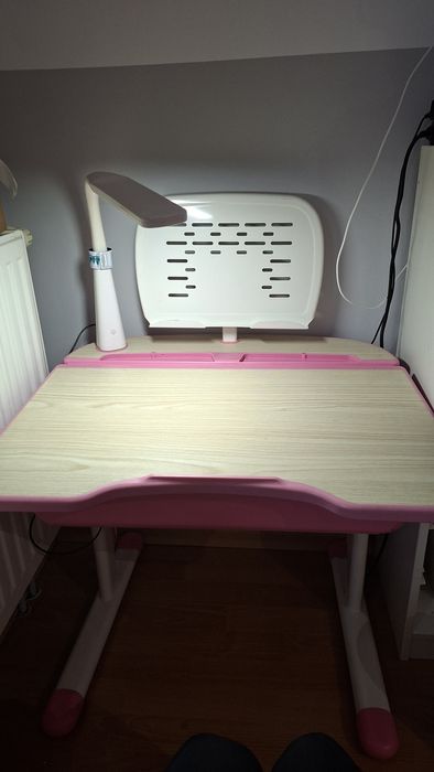 Zestaw biurko i krzesło dla dzieci z lampką LED