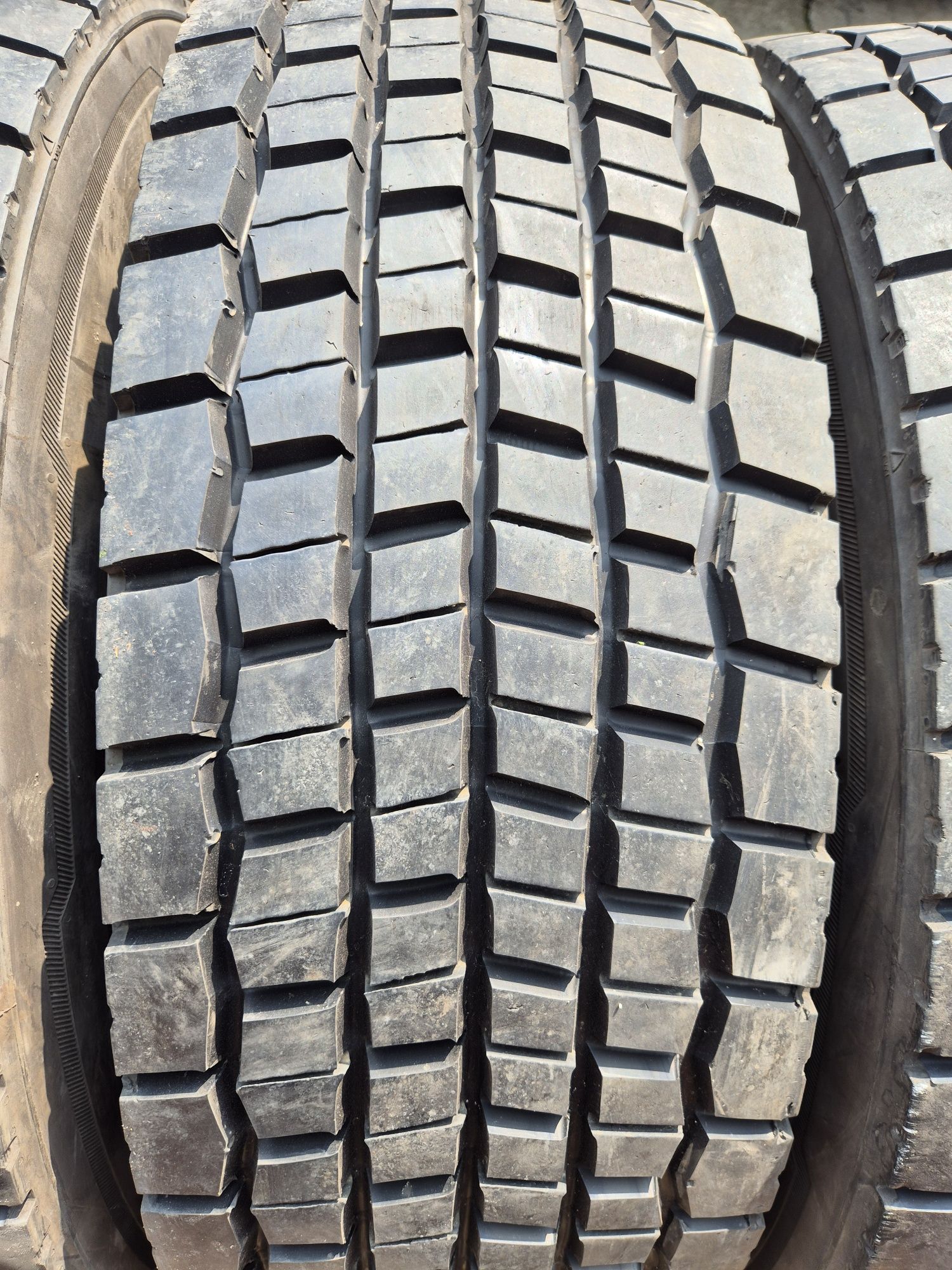 Opony 265/70r19.5