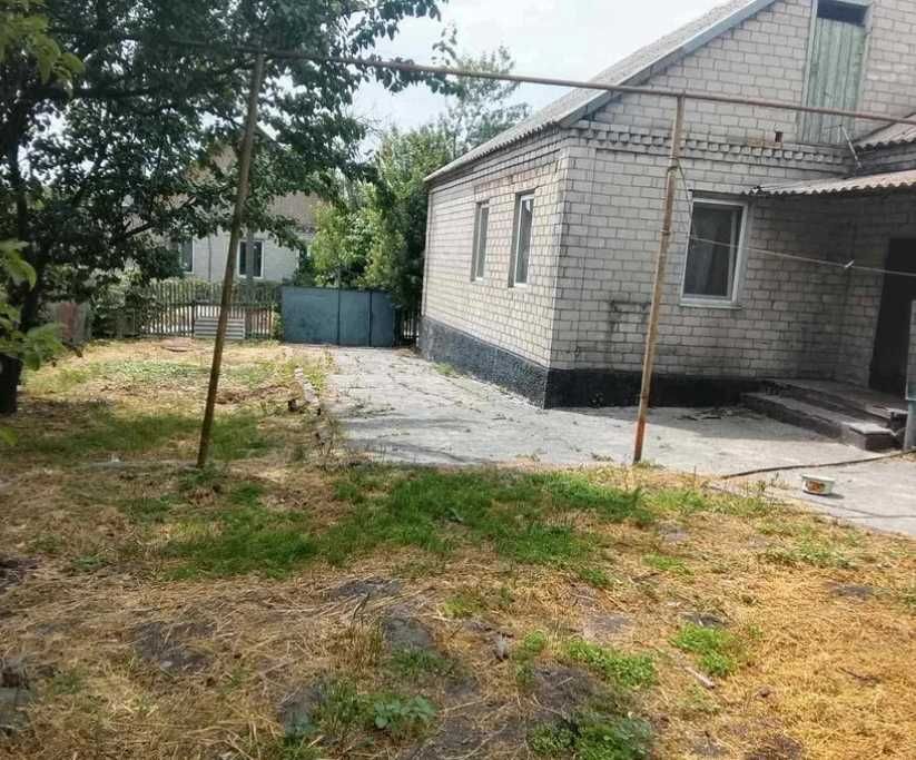 Продам кирпичный Дом на поселке  Строителей в городе Каменское.