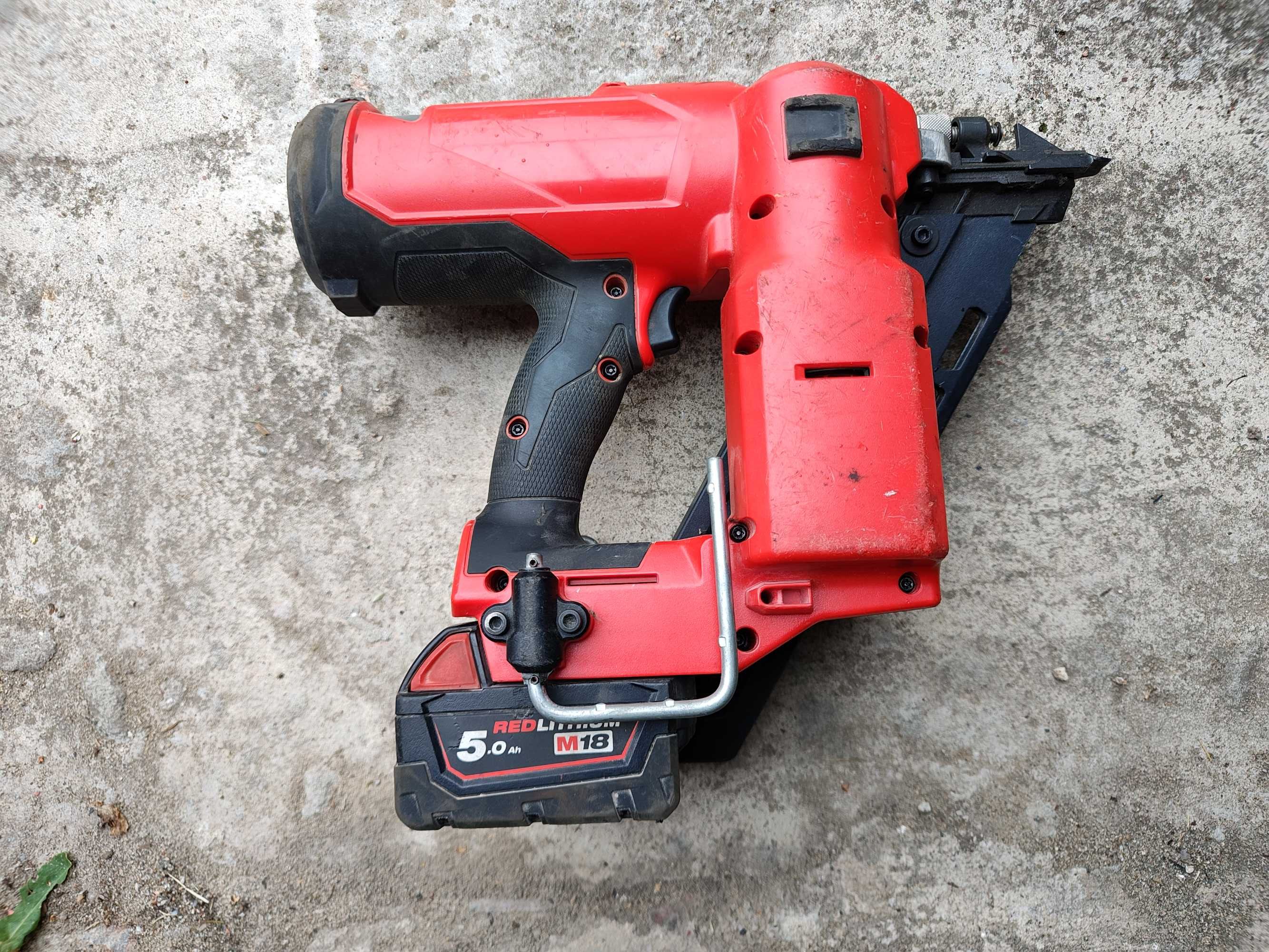 Gwoździarka Milwaukee M18 FFN. Cały zestaw plus gwoździe.