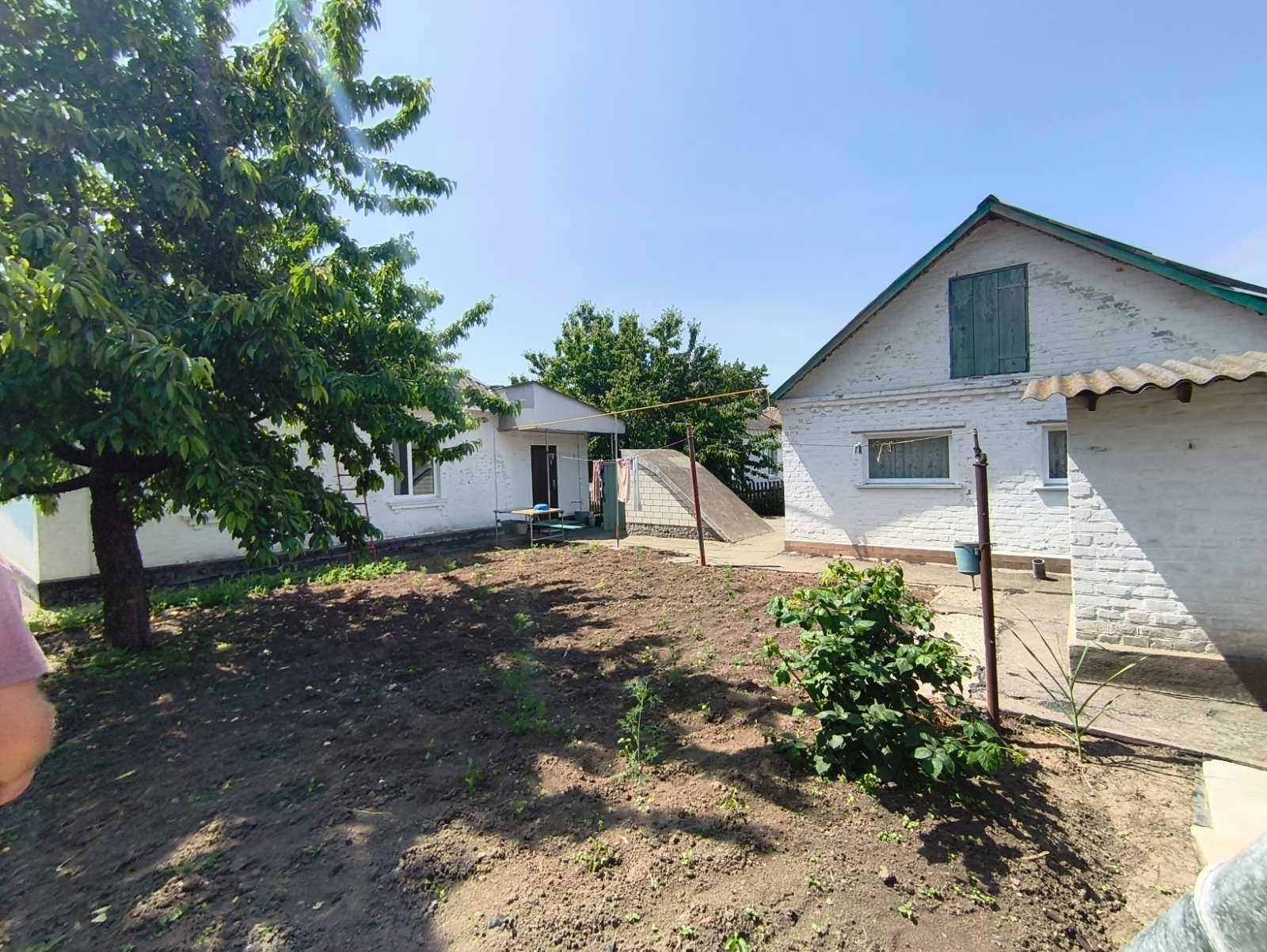 Продається окремий будинок у місті, р-н магазину "Будівельник"