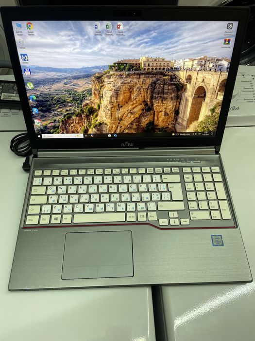Ноутбук Fujitsu LIFEBOOK E756