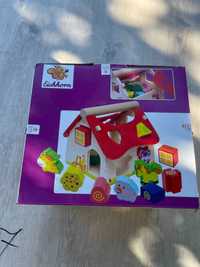 Drewniany dom edukacyjny Shape Sorter House Eichhorn