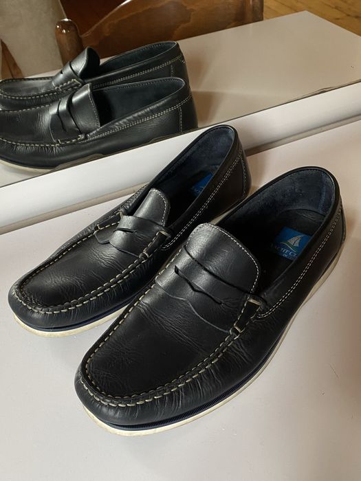 шкіряні чоловічі лофери у гарному  стані 43 розмір, колір - темно сині