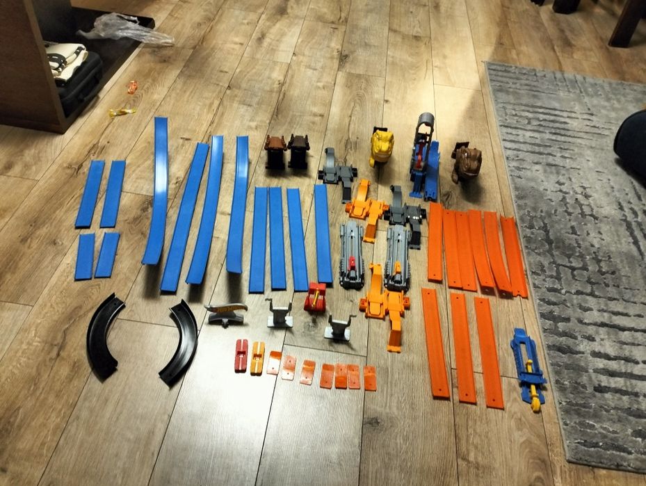 Różne tory hot wheels