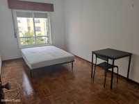 528372 - Quarto com cama de casal em apartamento com 3 quartos