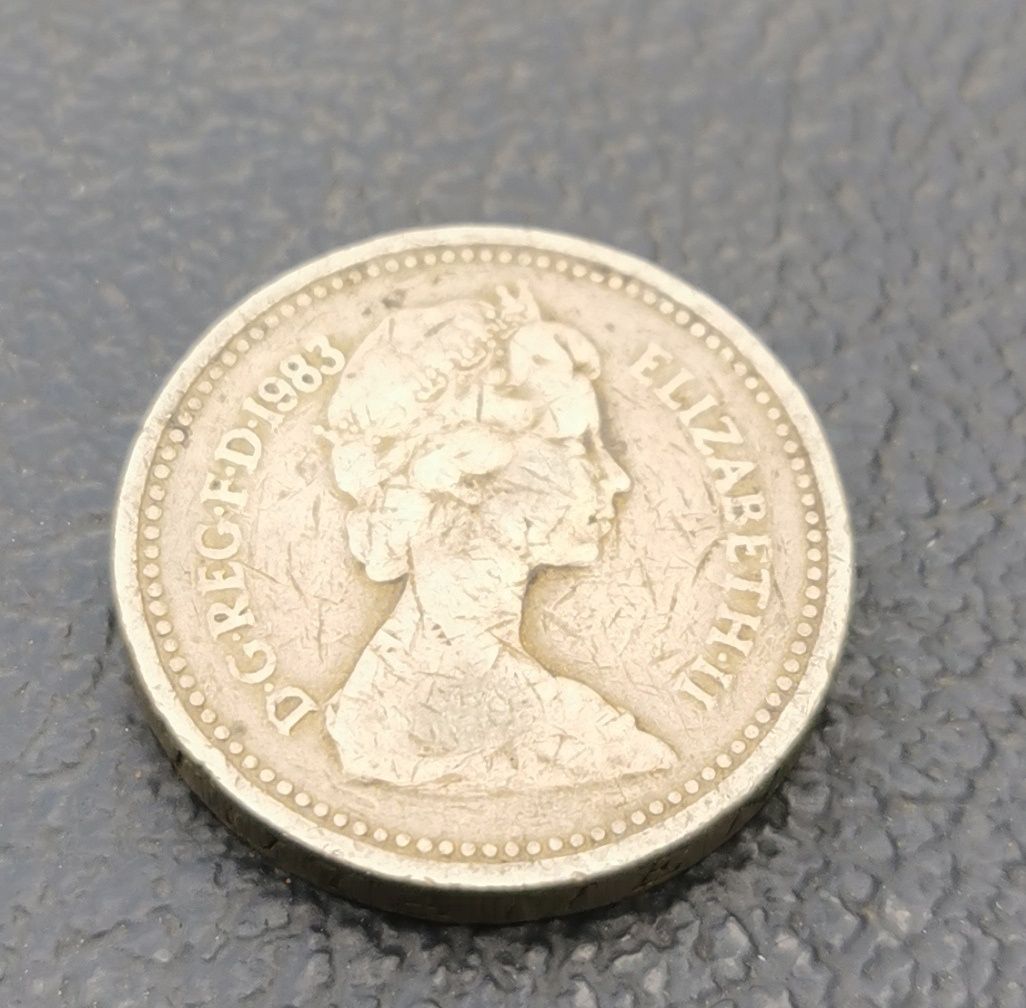 Moneta one pound 1983