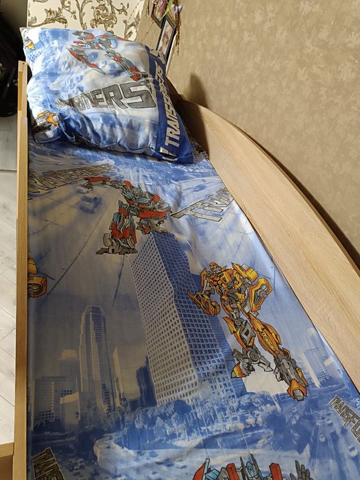 Продається дитяче ліжко-гірка.