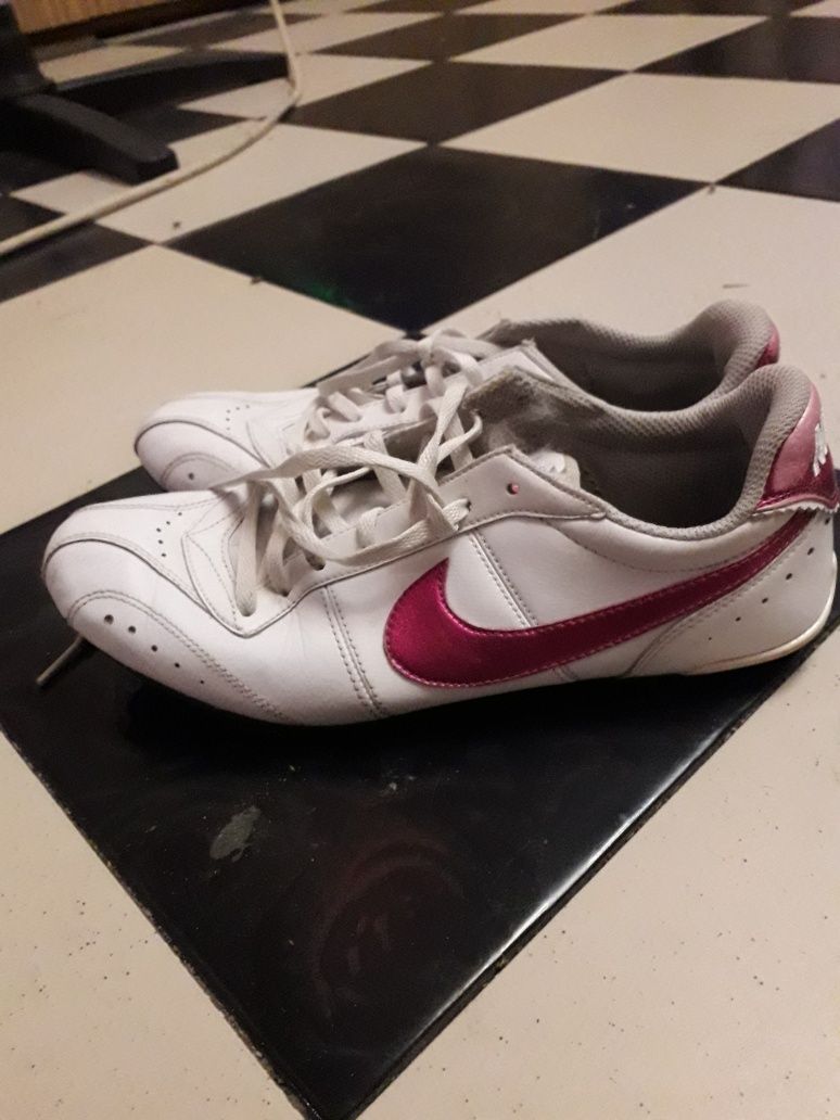 Кроссовки  Nike 37 р