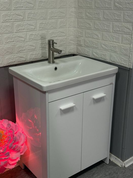 Розпродаж меблів у студію краси б/у. Полтава