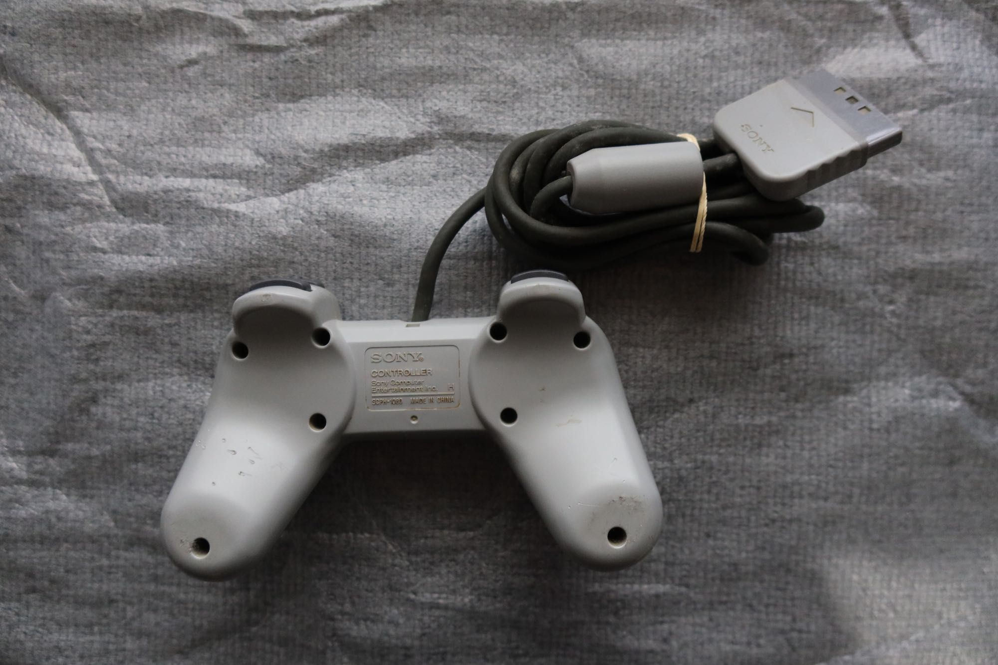 Playstation 1 SCPH-9002 com comando e acessórios