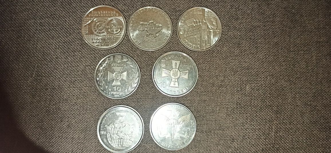 Продам монеты десятигривенники ( коллекционные ) комплект