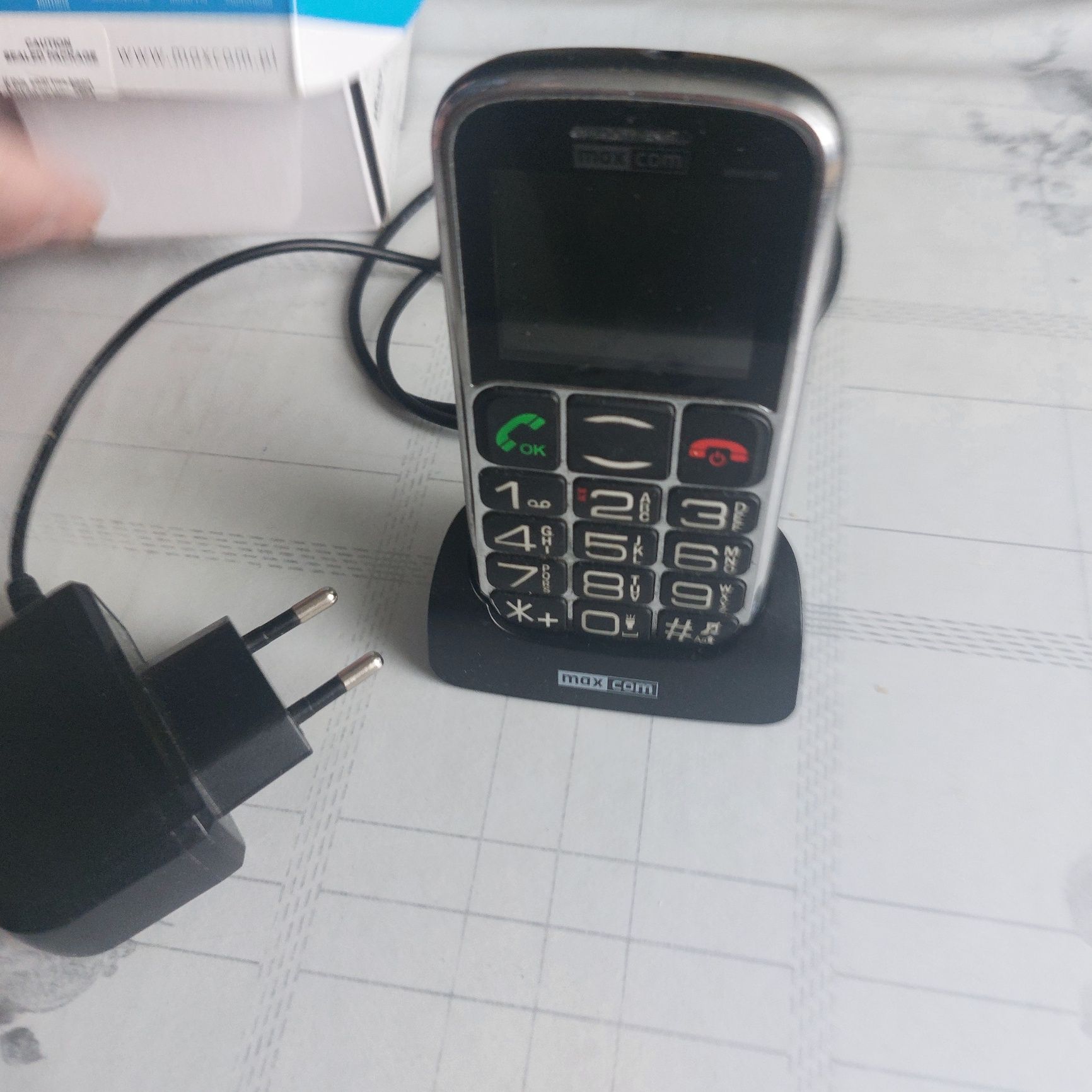Telefon MAX COM MM461BB