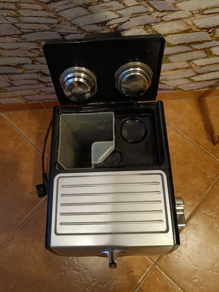 Ekspres kolbowy DeLonghi ECP33.21