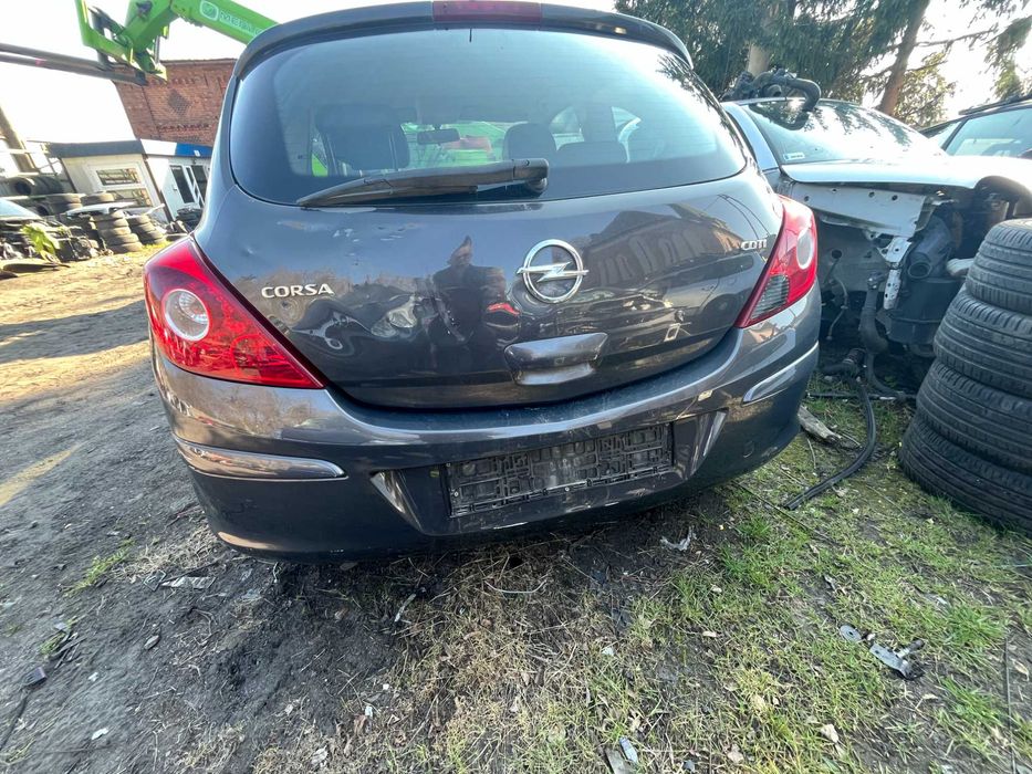 opel corsa d lift 1,3 A13DTC cdti  lak z190 samochódy na części